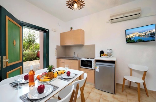 Agios Nikolaos Town Apartment | Plaisir Beachside Apt
