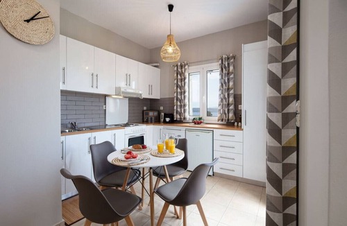 Plaka Apartment | Plaka Modern apartment with a shared Pool