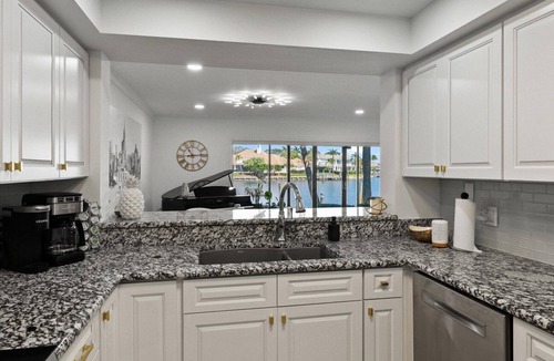 Moorings Condo | Plan Christmas 2024: Newly Remodeled, Intercostal, Beach Access, Dock & Bikes!