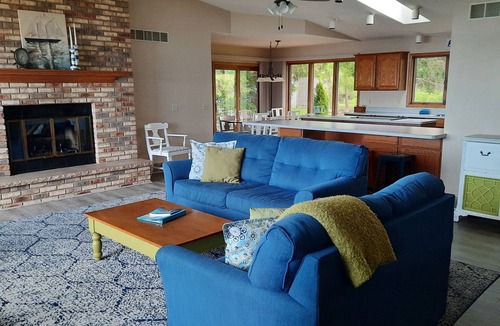 Lake Mills House | Plan now for your fall Getaway! 8 Adults max