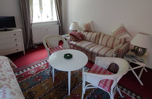 Barkelsby Apartment | Plane tree apartment at Gut Hohenstein