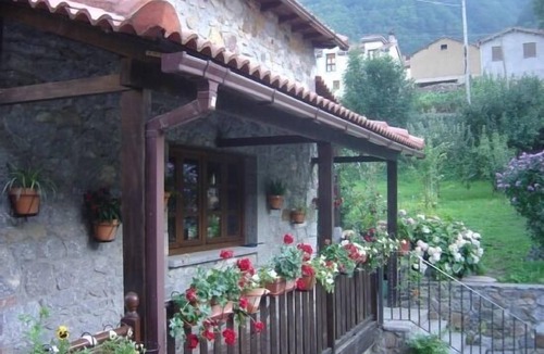 Caunedo Cottage | PLANT 3. UNDER DECK for 6 people.