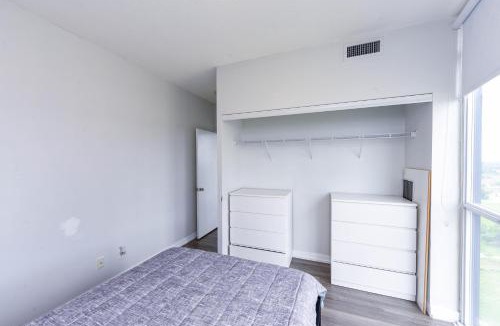 Downtown Mississauga Apartment | PlanURstay - 2BTH & 2BTH Near Square One Mall