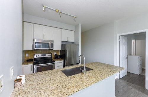 Downtown Mississauga Apartment | PlanURstay - 2BTH & 2BTH Near Square One Mall