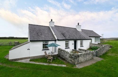 Caergeiliog House | Plas Bach