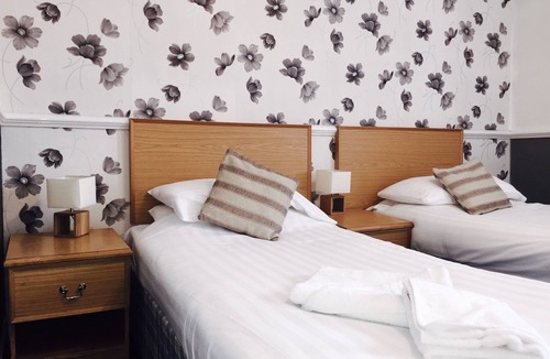 Bala Hotel | Plas Coch Hotel