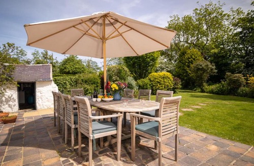Garn Fadryn House | Plas Newydd with Swimming Pool, Fire Pit, and Log Fires