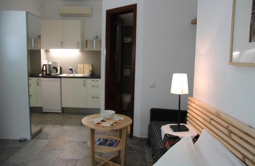Kala Nera Apartment | PLATANOFYLLA Studio No12