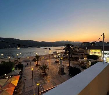 Vathi Apartment | Plateia sea view loft