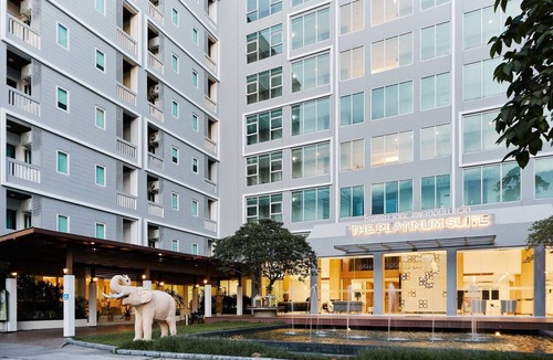 Suan Luang House | Platinum Luxury Suite | Modern City Getaway