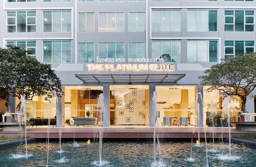 Suan Luang House | Platinum Luxury Suite | Modern City Getaway