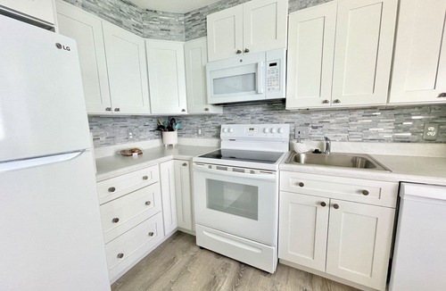 Estate Bolongo Condo | Platinum Paradise! Renovated/Modern Luxury! Romantic Couples Getaway! Book Now!
