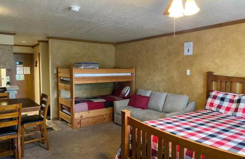 Brian Head House | Platinum Studio Pool-Spa Ski-in out Gym, Sauna, Laundry, BBQ