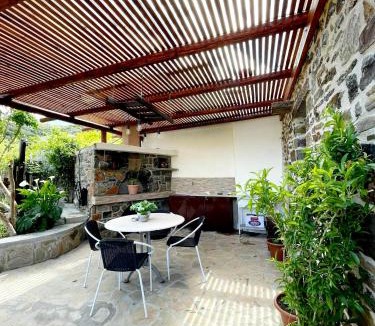 Choumeriakos House | Platipodi stone house
