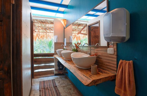 Cocles Hostel | Playa 506 Beachfront Hostel