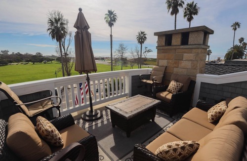 Carpinteria Apartment | Playa Penthouse with Ocean Views (3 Bed/3.5 Bath)