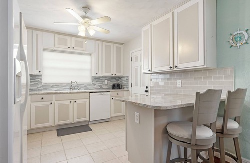 Plaza Shores House | Plaza Cottage | One Block from the Beach and Close to all Activities!