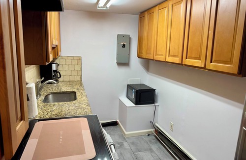 West Hempstead Apartment | Pleasant 2-bedroom apartment with Kitchen in West Hempstead