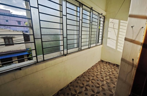 Chennai Apartment | Pleasant 2-bedroom apartment with AC in the Heart of Chennai CMBT