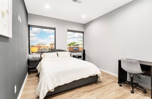 Dearborn Apartment | Pleasant 2BR/2BA Loft in Dearborn