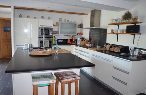Gan House | Pleasant and functional house, with courtyard and large garden in the city center