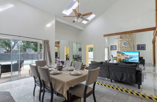 Orlando House | Pleasant and RUSTIC 4-bedroom house in the heart of Orlando