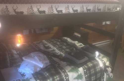 Blue Mountain Lake Cabin | Pleasant cabin in Blue Mountain Lake include breakfast SAT & SUN morning