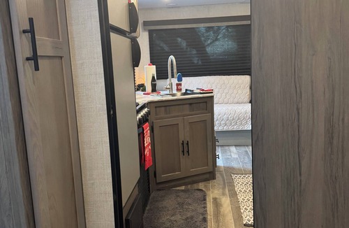 Fruitland Park RV Rental | Pleasant camping on a private lakefront property on lake Griffin in Leesburg, FL