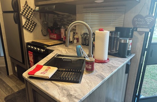Fruitland Park RV Rental | Pleasant camping on a private lakefront property on lake Griffin in Leesburg, FL