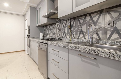 Kagithane Apartment | Pleasant Flat Close to Various Malls in Seyrantepe