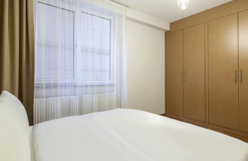 Kagithane Apartment | Pleasant Flat Close to Various Malls in Seyrantepe