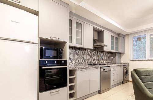 Kagithane Apartment | Pleasant Flat Close to Various Malls in Seyrantepe