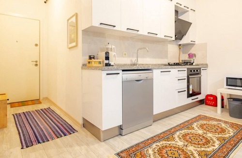 Maltepe Apartment | Pleasant Flat Close to Metro Station in Maltepe