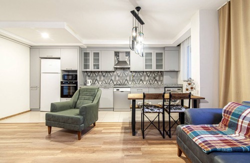 Kagithane Apartment | Pleasant Flat Close to Various Malls in Seyrantepe