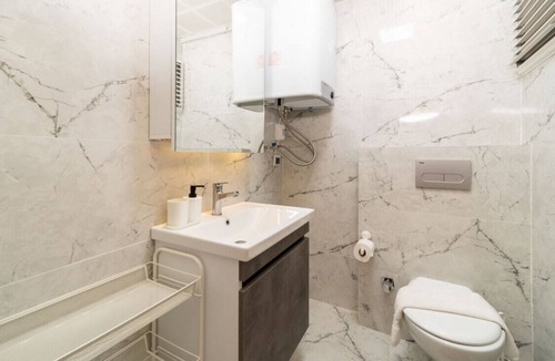 Kepez Apartment | Pleasant Flat with Shared Pool in Kepez