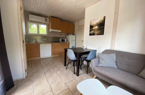 Joyeuse Cottage | Pleasant gîte with all comforts, in the heart of nature, swimming pools, playground, tennis court