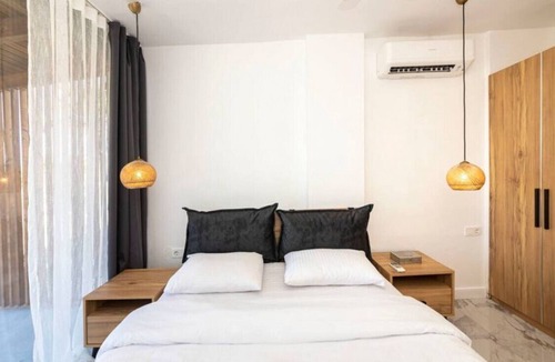 Meselik Apartment | Pleasant Home with Shared Pool in Bodrum