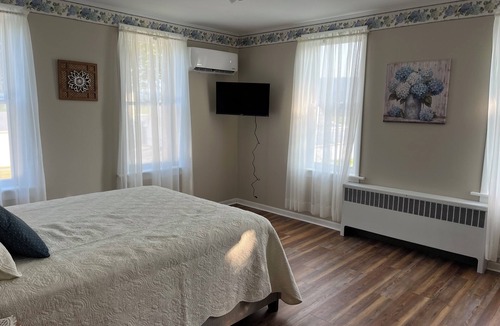 Loysburg House | Pleasant Pines Estate welcomes you to our gorgeous panoramic view farmstead!
