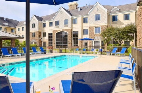 Auburn Hills Hotel | Pleasant Stay, Convenient Location! Full Kitchen, Outdoor Pool, Pets Allowed