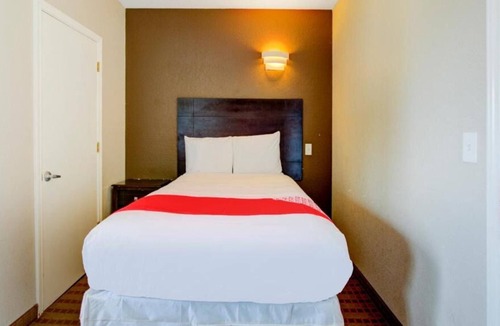 Dilley House | Pleasant Stay, Convenient Location Near Leona River! Free Onsite Parking!
