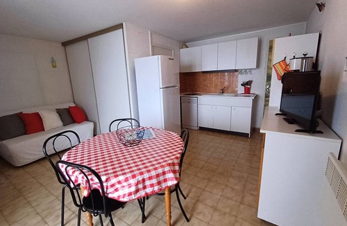 Balaruc-les-Bains Apartment | Pleasant studio with loggia and pets allowed – Balaruc-les-Bains