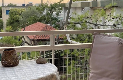 Saronida Apartment | Pleasant studio with balcony near the sea