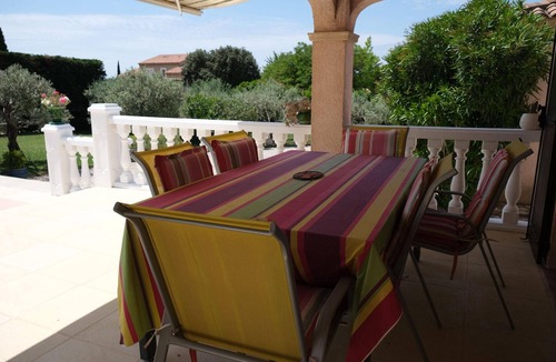 Aureille House | pleasant villa located in aureille, close to the center by foot, in the alpilles park, sleeps 6.