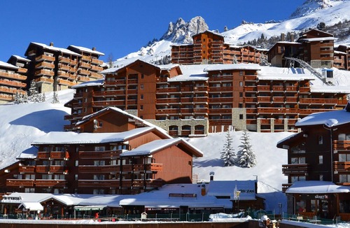 Meribel-Mottaret Apartment | Pleasant West Duplex Châtelet Area - Ideal for Family of 6