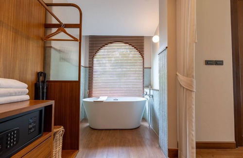 Khlong Song Ton Nun Hotel | Ploen Pirom