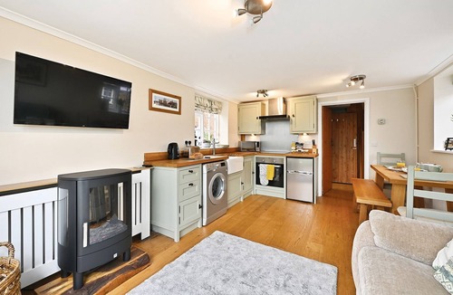 Dargate Cottage | Plum Pudding Stables by Bloom Stays - sleeps 2 guests in 1 bedroom