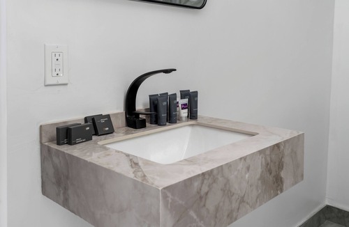 West Queen West Hotel | Plush Hotel