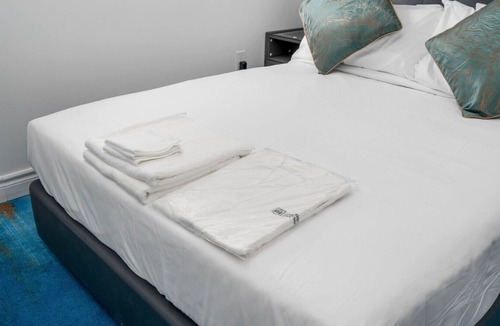 West Queen West Hotel | Plush Hotel - Double suite/Downtown Toronto