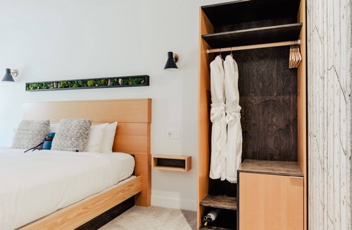 Ucluelet Hotel | Pluvio Restaurant and Rooms