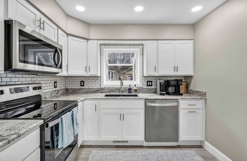 New Franklin House | PLX Spring and Summer Getaways! 3BR Lakefront Sleeps 8